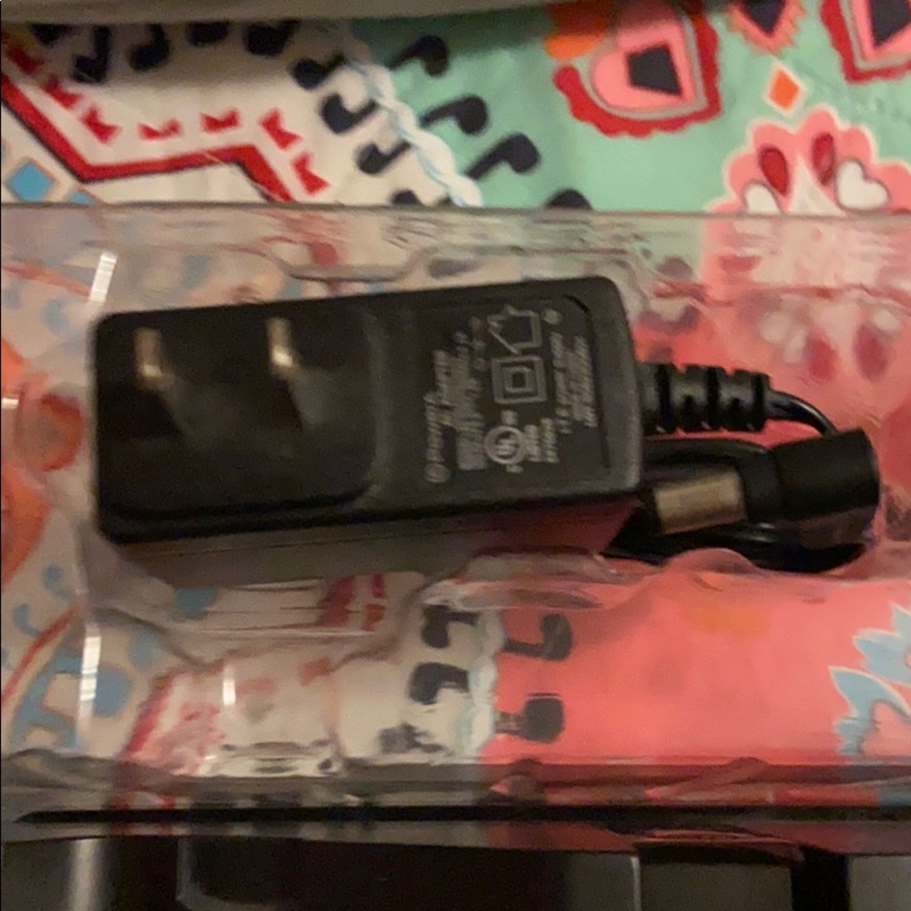 Charging two Xbox Controllers simultaneously - Picture 2 of 2